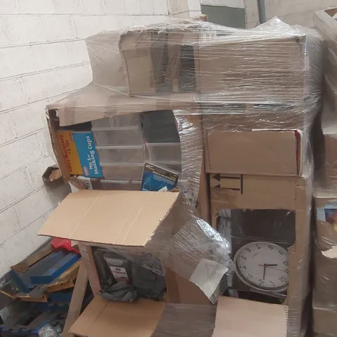 PALLET CONTAINING A VERY LARGE QUANTITY OF ASSORTED ITEMS INCLUDING: CLOCKS, SILICONE REMOVER KIT, KLIP SEAL CONTAINERS, STACKING CUPS ECT