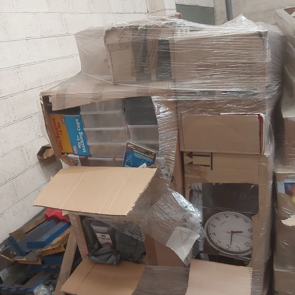 PALLET CONTAINING A VERY LARGE QUANTITY OF ASSORTED ITEMS INCLUDING: CLOCKS, SILICONE REMOVER KIT, KLIP SEAL CONTAINERS, STACKING CUPS ECT