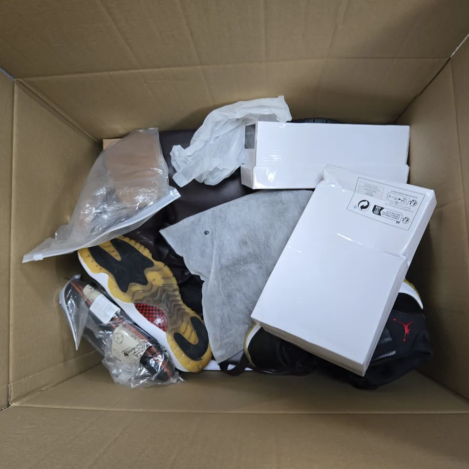 APPROXIMATELY 25 ASSORTED PAIRS OF SHOES AND FOOTWEAR ITEMS IN VARIOUS STYLES AND SIZES TO INCLUDE SLAZENGER, NEW LOOK, ZARA, ETC