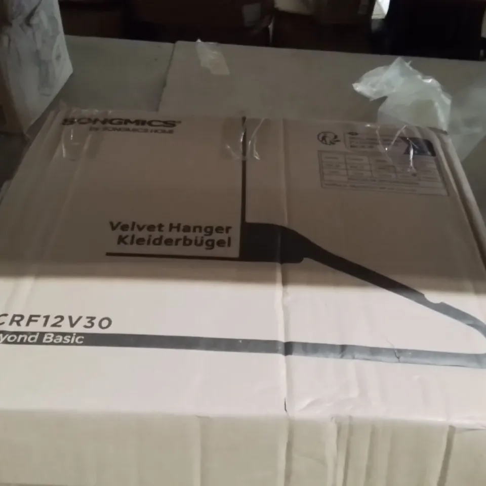 BOXED SONGMICS VELVET COAT HANGERS 30PK