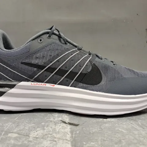 BOXED PAIR OF NIKE LUNAR ROAM SHOES IN GREY UK SIZE 10