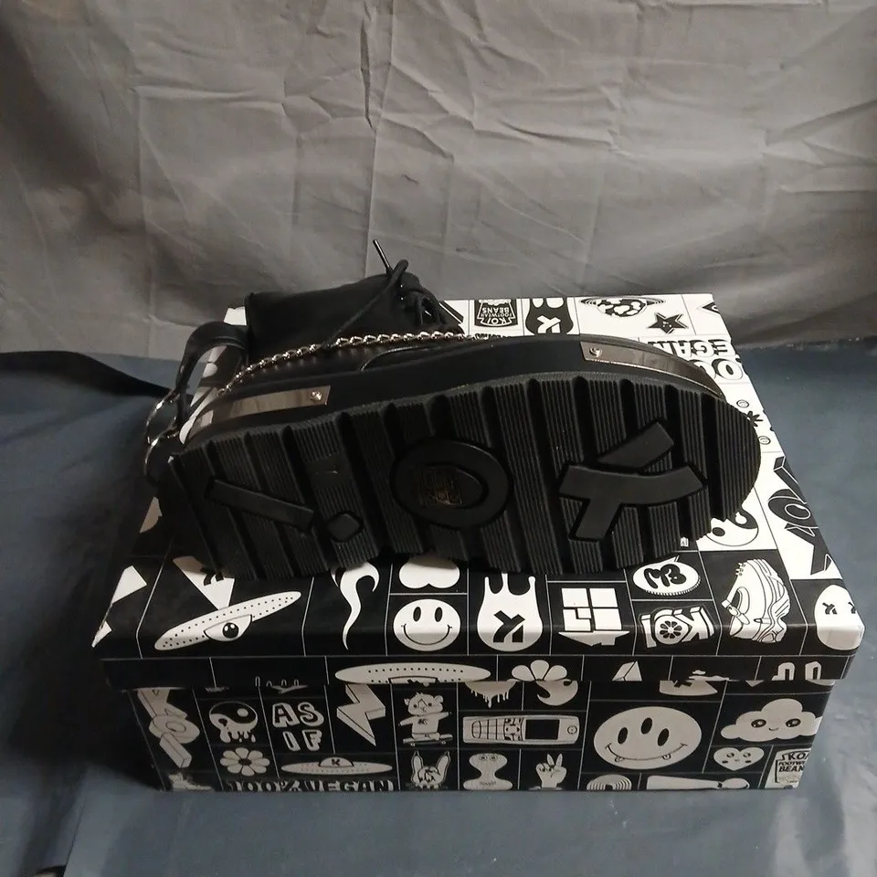 KOI BORIN BLACK LEATHER COMBAT BOOTS WITH CHROME TOE CAPS AND CHAIN DETAIL, SIZE 7