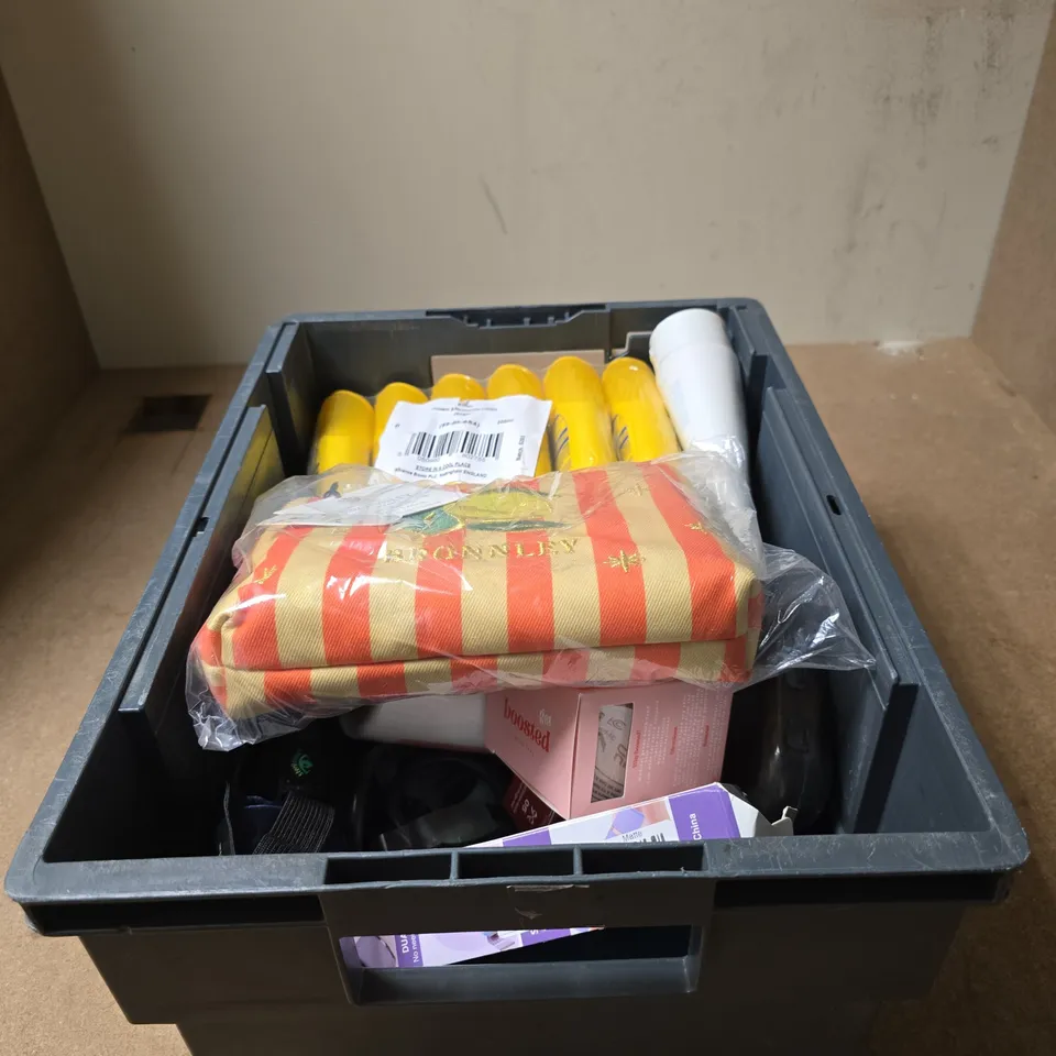 TOTE OF APPROXIMATELY 15 ASSORTED COSMETIC ITEMS TO INCLUDE BOOTS SOLTAN, GET BOOSTED BOOB TAPE, WONDERSKIN EYE LINER, SACHEU EYESHADOW ETC