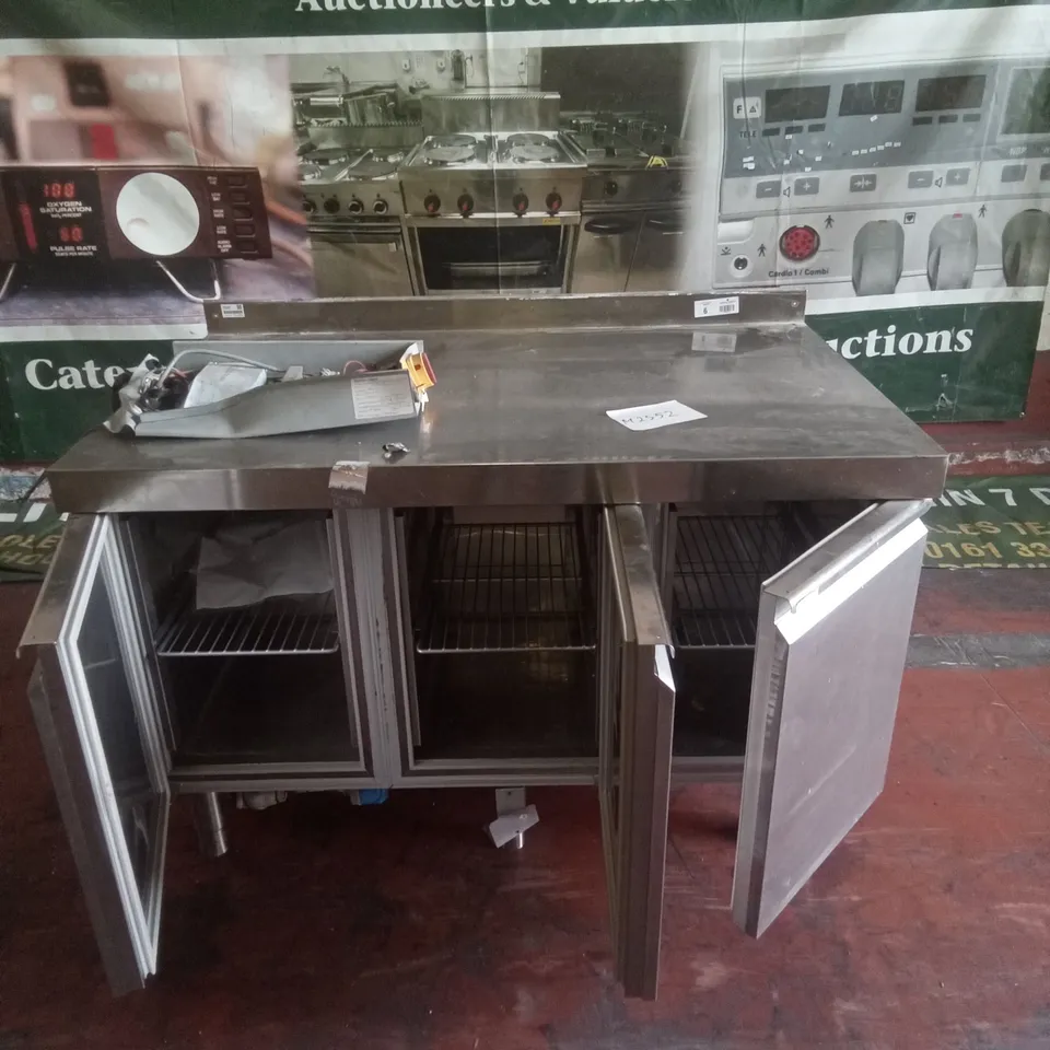 COMMERCIAL FOOD PREP STATION WITH UNDERCOUNTER FRIDGES