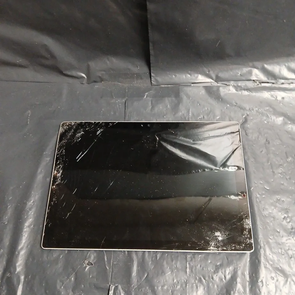 MICROSOFT TABLET – SILVER, WITH STAND