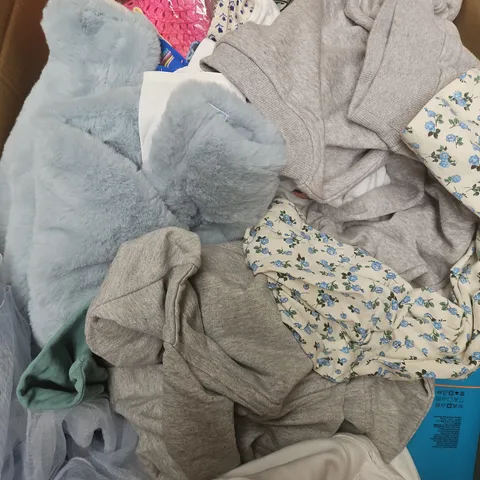 BOX OF APPROXIMATELY 25 ASSORTED KIDS CLOTHING ITEMS TO INCLUDE - TOP , SHORTS , T-SHIRT ETC