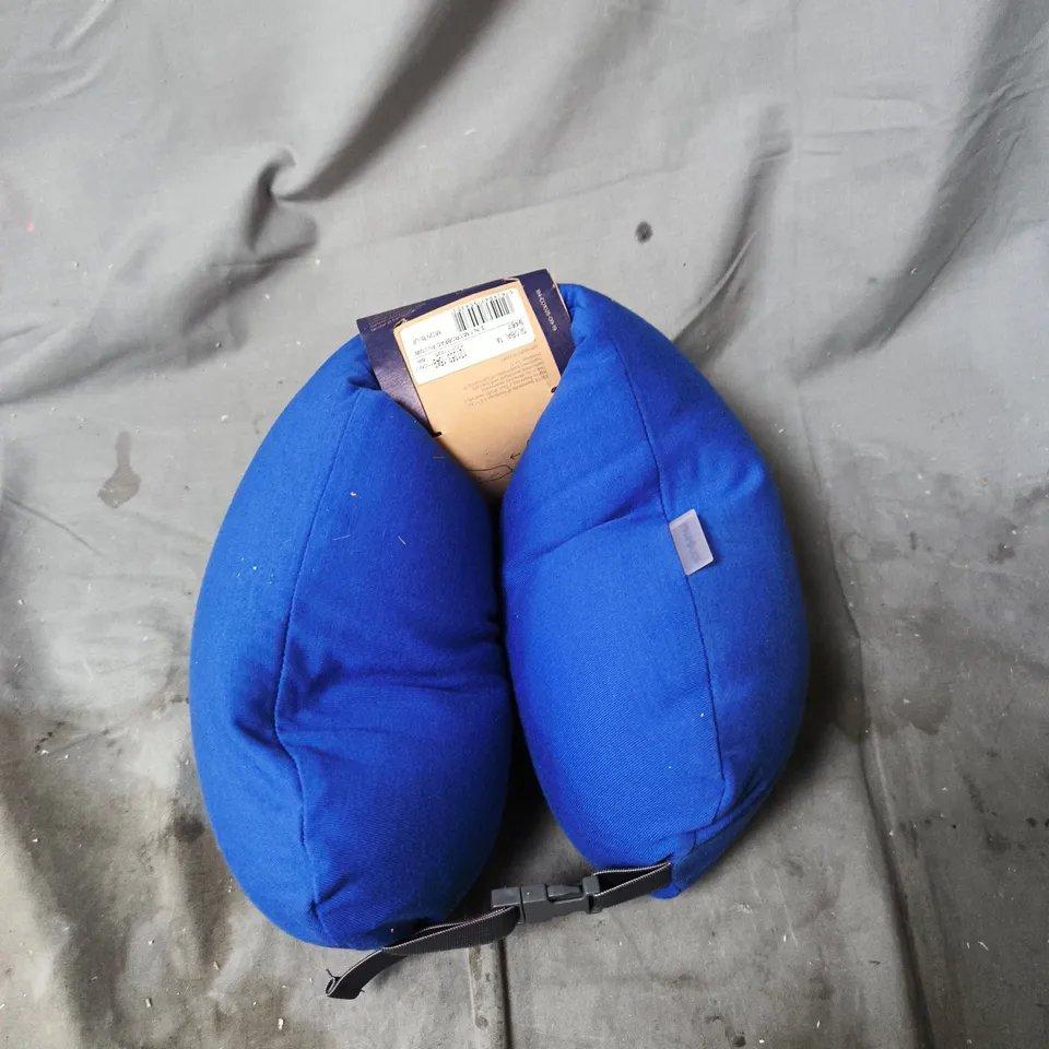 BOX OF APPROXIMATELY 20 ASSORTED HOUSEHOLD ITEMS INCLUDING CHRISTMAS MOVIE MUG , DAWN CHORUS TEA TOWEL AND NECK PILLOW 