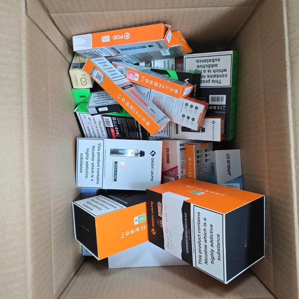BOX OF APPROXIMATELY 30 ASSORTED E-CIGARETTES AND ACCOMPANIMENTS TO INCLUDE: VARIOUS VAPORESSO ITEMS 