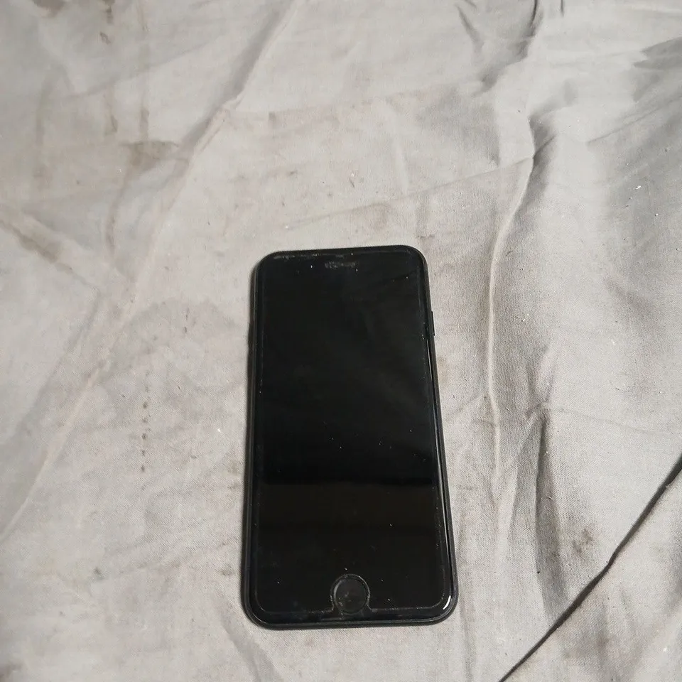 APPLE IPHONE – BLACK 