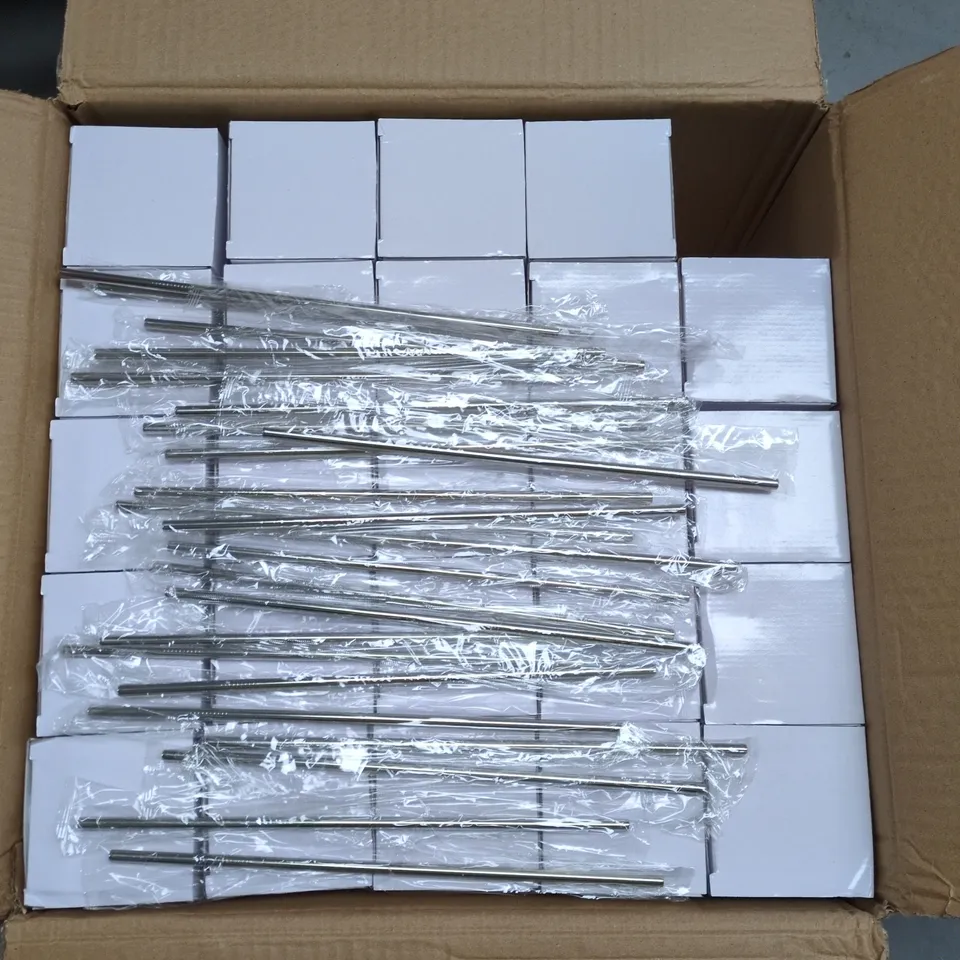 BOX OF APPROXIMATELY 25 FLAT BOTTOM DRINKING TUMBLERS WITH STRAWS - COLOURS MAY VARY