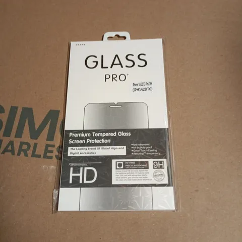 APPROXIMATELY 25 ASSORTED ITEMS INCLUDING GLASS PRO SCREEN PROTECTOR , 25W PD ADAPTER AND USB CHARGER