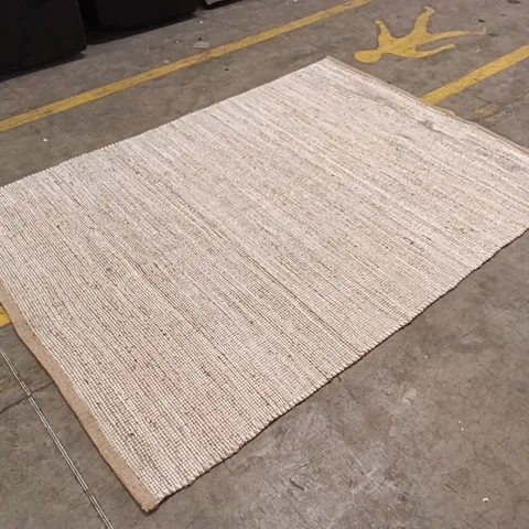 QUALITY DESIGNER AREA RUG - APPROXIMATELY 230CM X 162CM