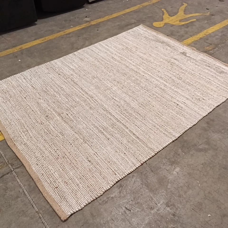 QUALITY DESIGNER AREA RUG - APPROXIMATELY 230CM X 162CM