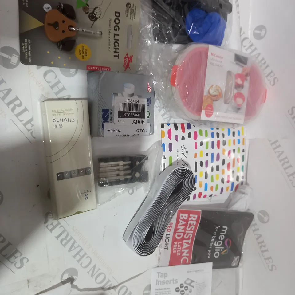 TOTE OF APPROXIMATELY 16 ASSORTED ITEMS TO INCLUDE A DOG LIGHT, A MICROWAVE EGG POACHER AND A DRILLBIT SET
