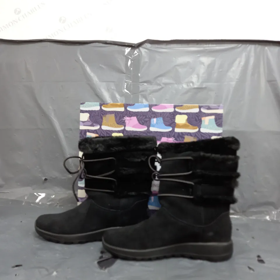BOXED SKETCHERS GO WALK BLACK BOOTS WOMENS SIZE 9 