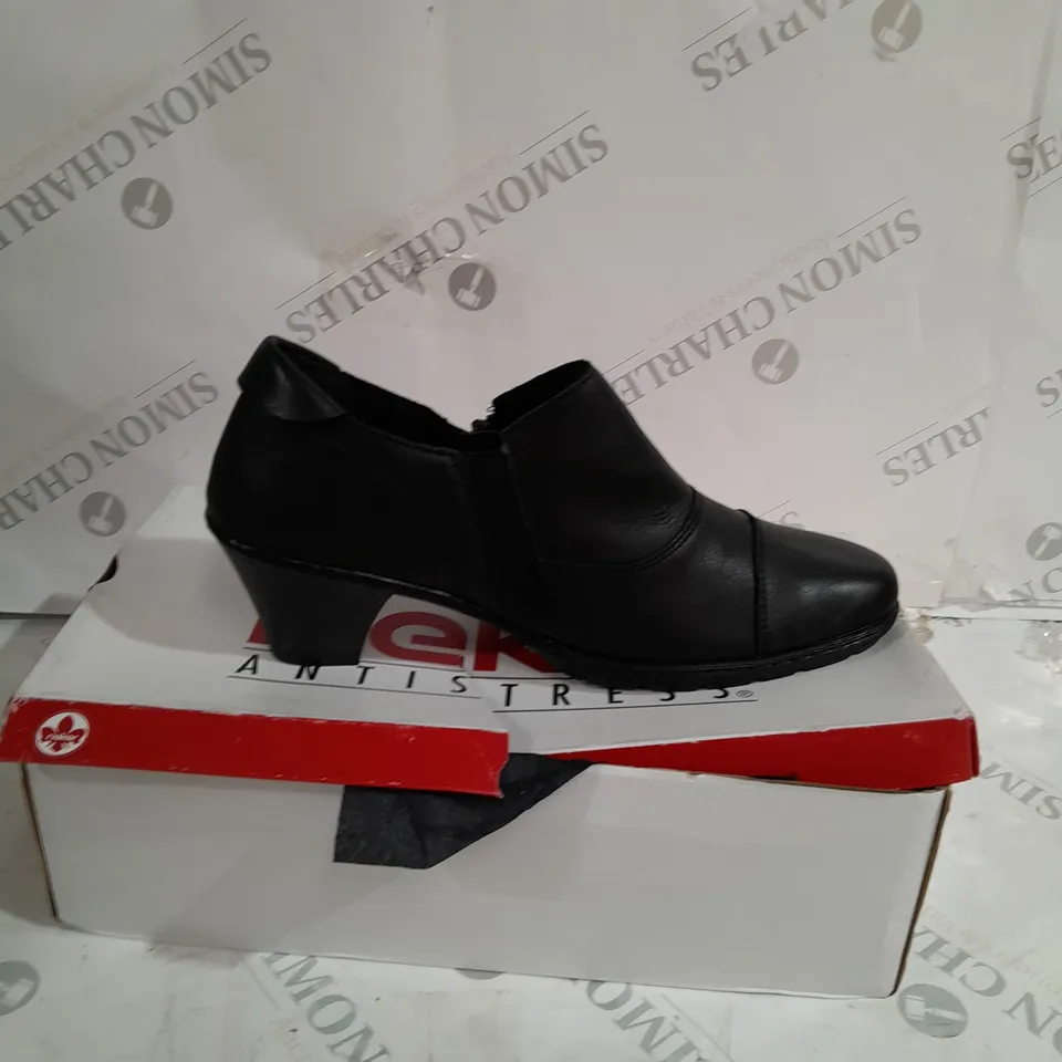 BOXED PAIR OF RIEKER SHOE BOOTS IN BLACK UK SIZE 6.5