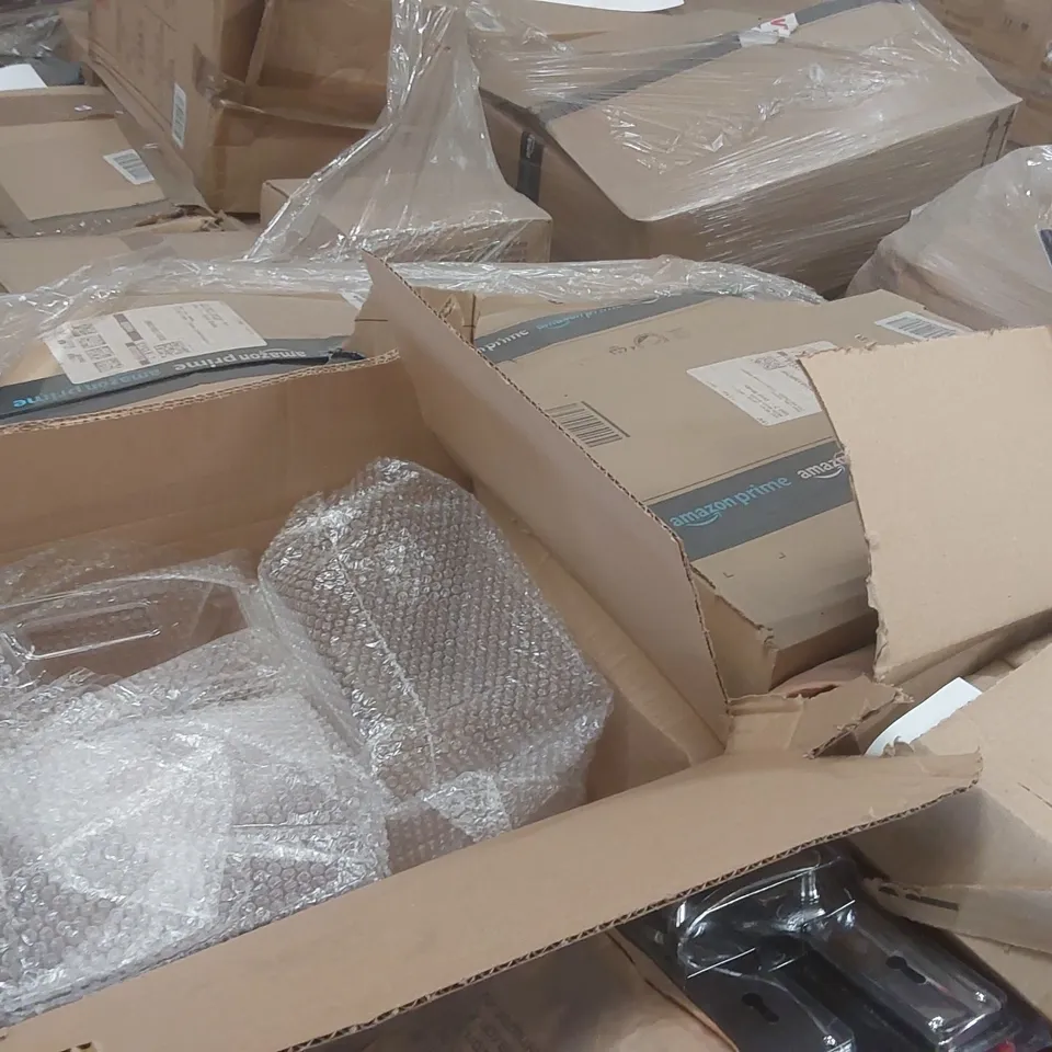 PALLET TO CONTAINING A VERY LARGE QUANTITY OF ASSORTED ITEMS INCLUDING: BLACKSPUR BUNGEE PACKS, SHED HOOKS, DUMMY CCTV CAMERA, DOOR LOCKS ECT