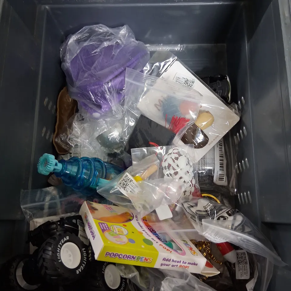 TOTE OF ASSORTED TOYS AND ACCESSORIES TO INCLUDE;