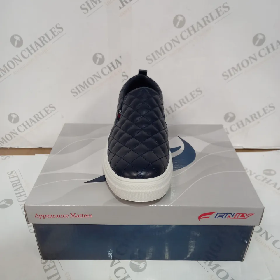 BOXED PAIR OF FINILY QUILTED SLIP ON SHOE'S - BLUE/WHITE, SIZE 5 