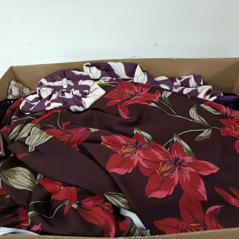 BOX OF APPROXIMATELY 15 ASSORTED CLOTHING ITEMS OF VARIOUS STYLES AND SIZES TO INCLUDE KNITTED JUMPER WITH FRILLS ETC