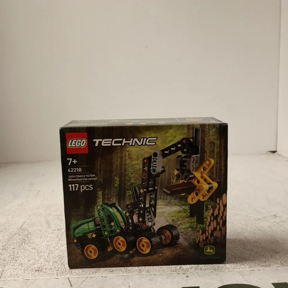 LEGO TECHNIC JOHN DEERE 1470H WHEEL LOADER SET (117 PCS) – BOXED
