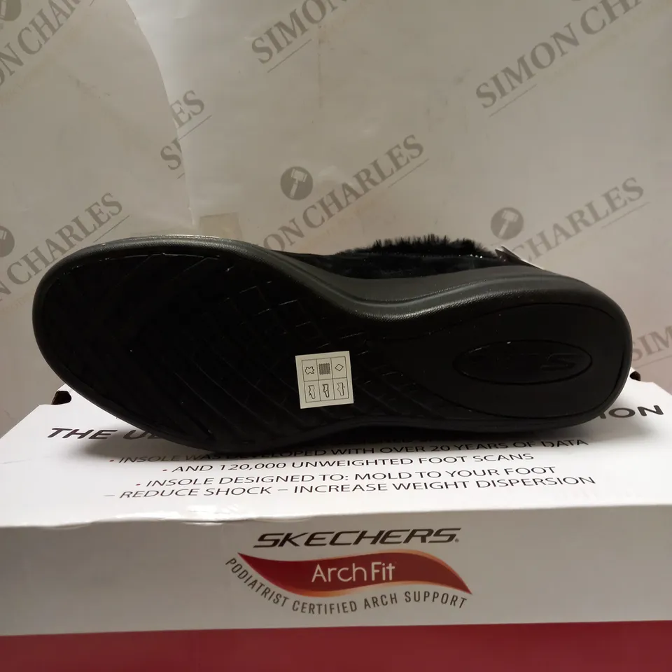 SKECHERS BLACK WEDGE BOOTS - SIZE 7