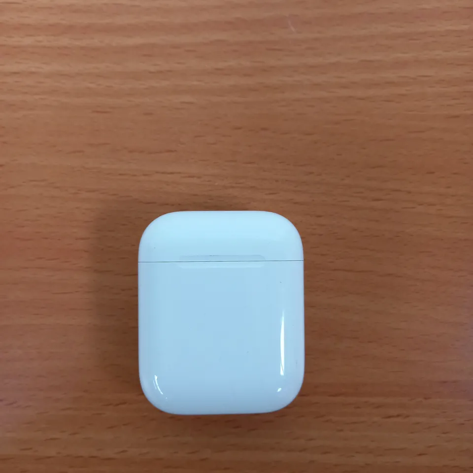APPLE AIRPODS