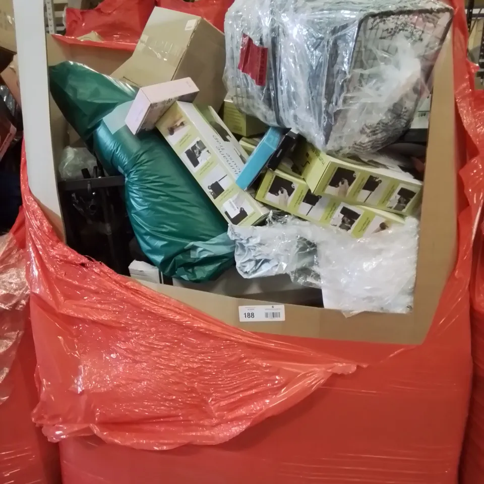 PALLET OF ASSORTED ITEMS TO INCLUDE, HUMANE MOUSE TRAPS, WIRE STORAGE BASKETS, SCREEN PROTECTORS, FOOD HYGIENE SIGNS.