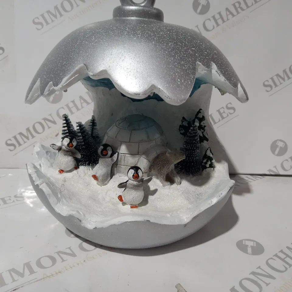 BOXED SANTA EXPRESS CHRISTMAS DETAILED BAUBLE DECORATION