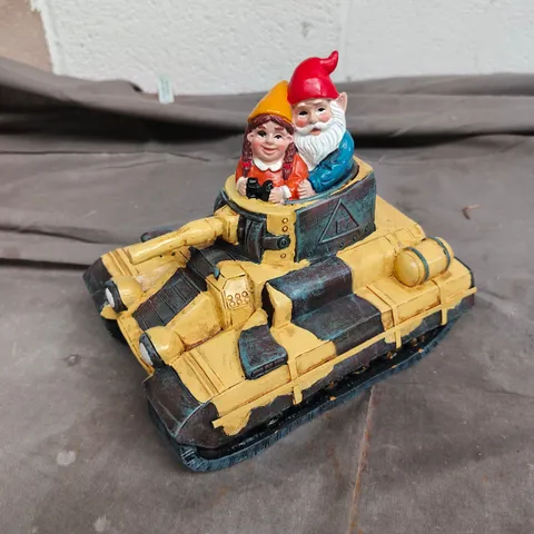 A BIT QUACKERS VALENTINE TANK ORNAMENT 