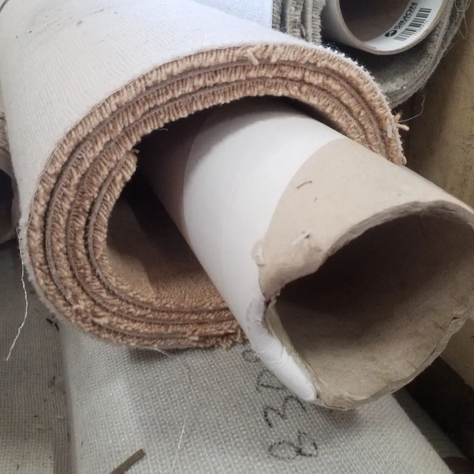 ROLL OF QUALITY 5M CRAFTSMAN EL 123 CARPET - 5×2.06M