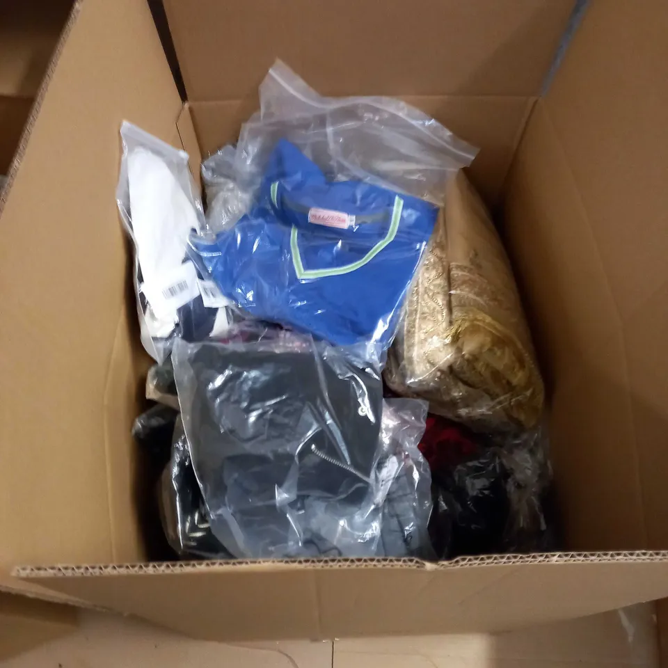 LOT OF APPROX 20 ASSORTED CLOTHING ITEMS VARYING IN SIZE/COLOUR/STYLE TO INCLUDE: TROUSERS, SKIRTS, TOPS