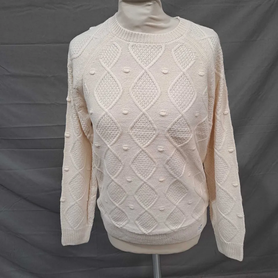 CREW CLOTHING COMPANY BOBBLE CABLE JUMPER IN CLOUD SIZE 10