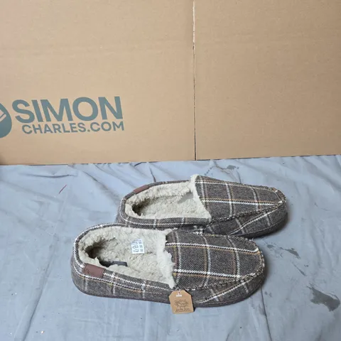 JO & JOE PLAID SLIPPERS WITH FAUX-FUR LINING – UK SIZE 6
