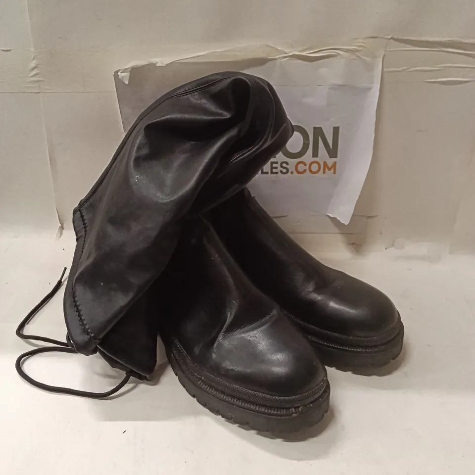 BLACK LEATHER ANKLE BOOTS – PULL-ON SIZE EU40