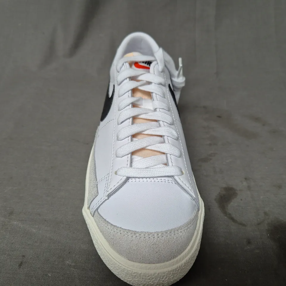 BOXED PAIR OF NIKE BLAZER LOW '77 SHOES IN WHITE UK SIZE 7