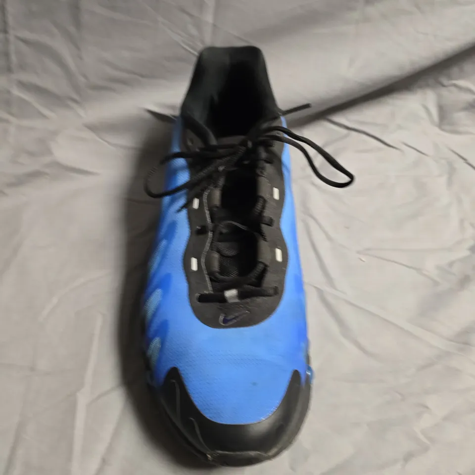 UNBOXED PAIR OF NIKE AIR MAX DN8 MENS TRAINERS - UK SIZE 11