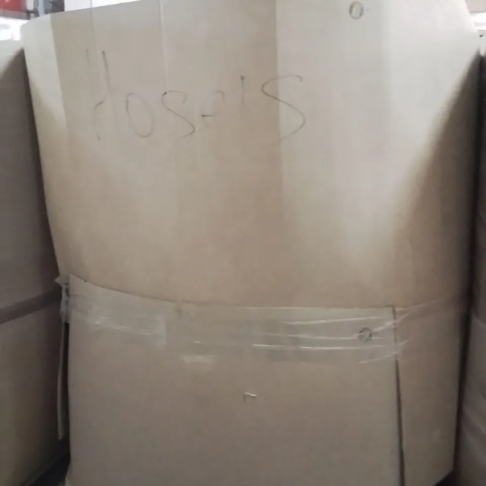PALLET CONTAINING A LARGE QUANTITY OF HOSES