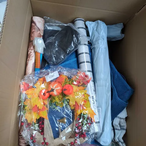 APPROXIMATELY 20 ASSORTED HOUSEHOLD PRODUCTS TO INCLUDE WALLPAPER, TOWELS AND REEFS