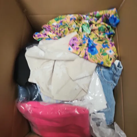 APPROXIMATELY 30 ASSORTED CLOTHING ITEMS IN VARIOUS SIZES, STYLES & COLOURS - COLLECTION ONLY