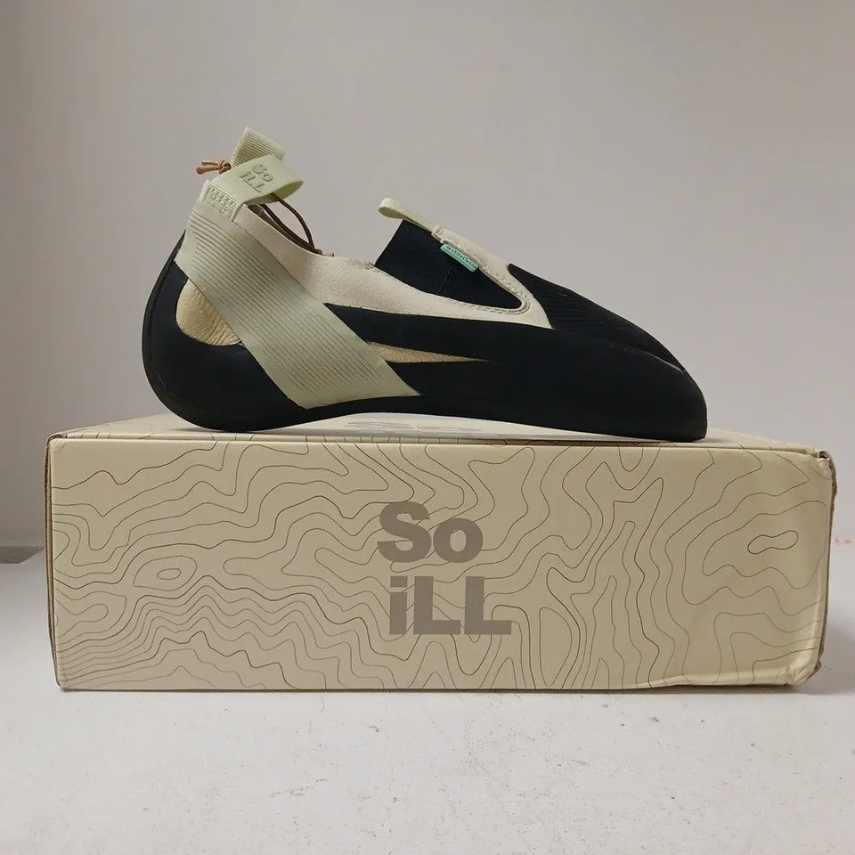 BOXED PAIR OF SO I'LL CLIMBING SHOES IN BOG GREEN/BLACK SIZE UK 11
