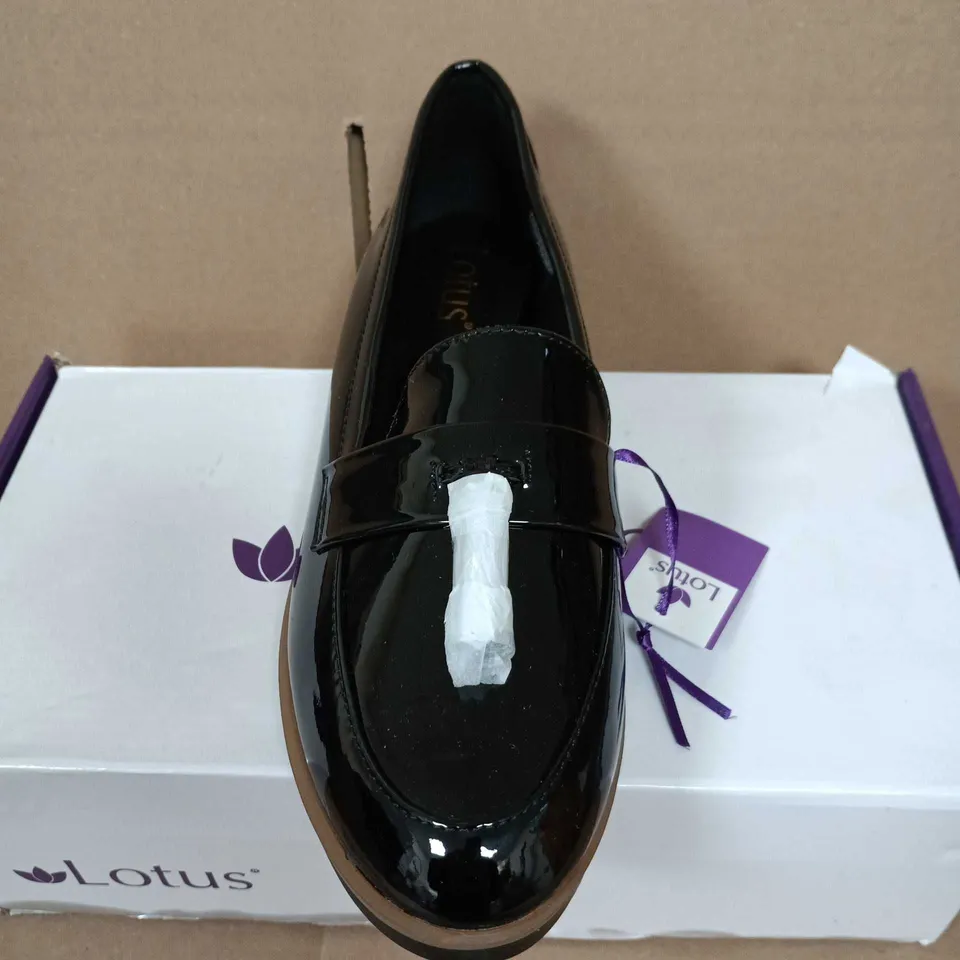 BOXED PAIR OF WOMENS LOTUS WOMEN'S BLACK PATENT LEATHER LOAFERS - UK SIZE 6