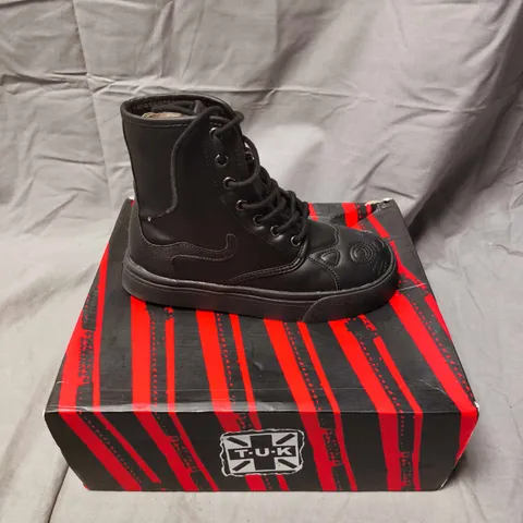 TUK KITTY HI BOOTS IN BLACK - 4