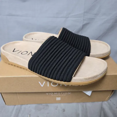BOXED VIONIC EVIE KNIT SLIDE SANDALS – BLACK - SIZE 6