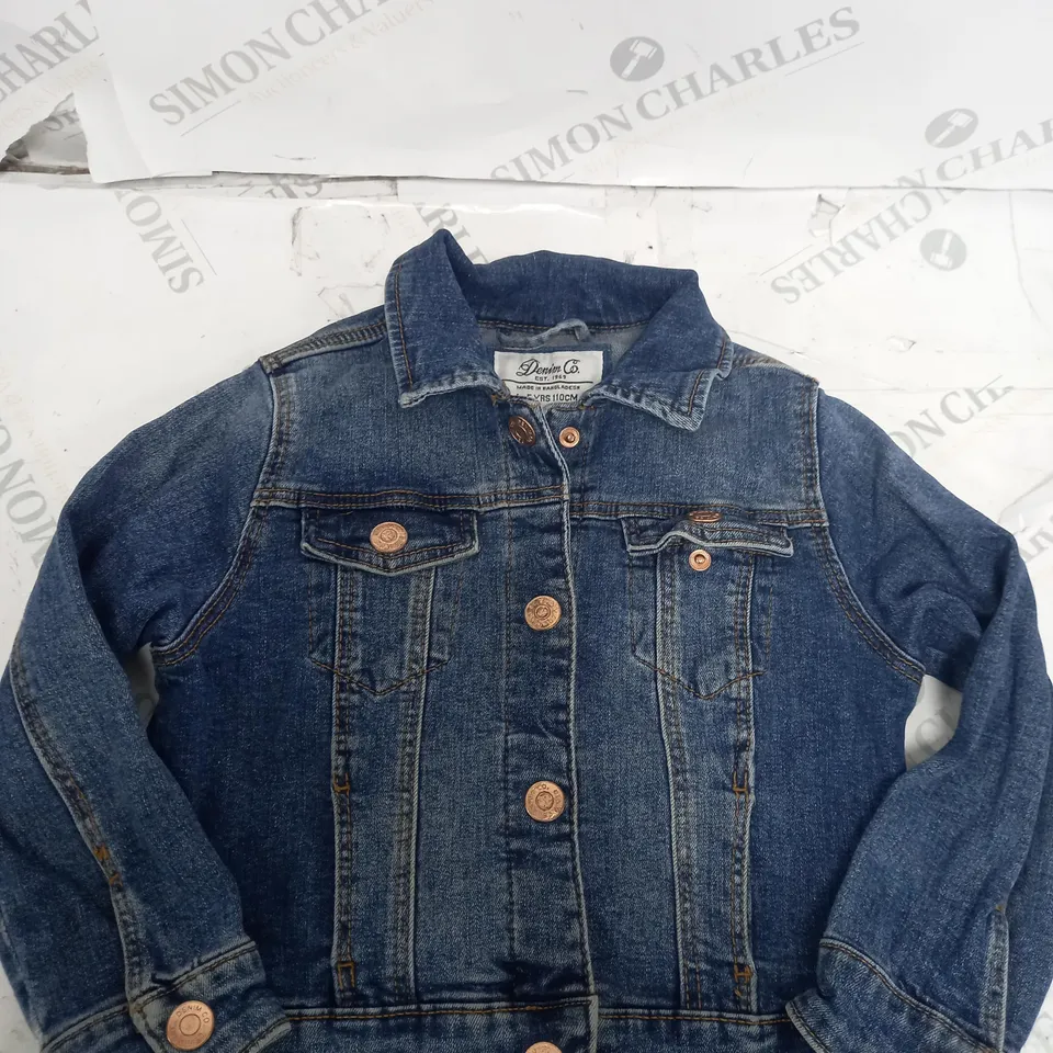 LOT OF CHILDREN CLOTHES APPROXIMATELY 30 TO INCLUDE SCRATCH PACK MITTENS, M&S JEANS, SLIM FIT SHIRTS