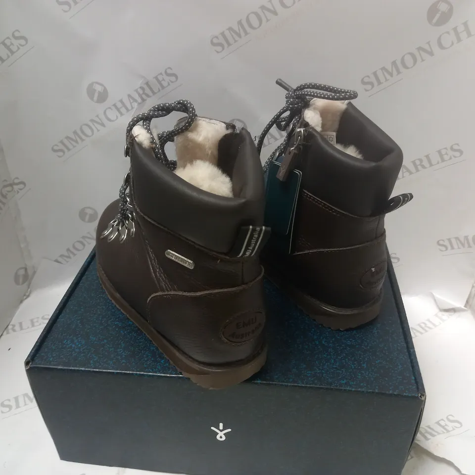 BOXED EMU AUSTRALIA LEATHER BOOTS - SIZE 5