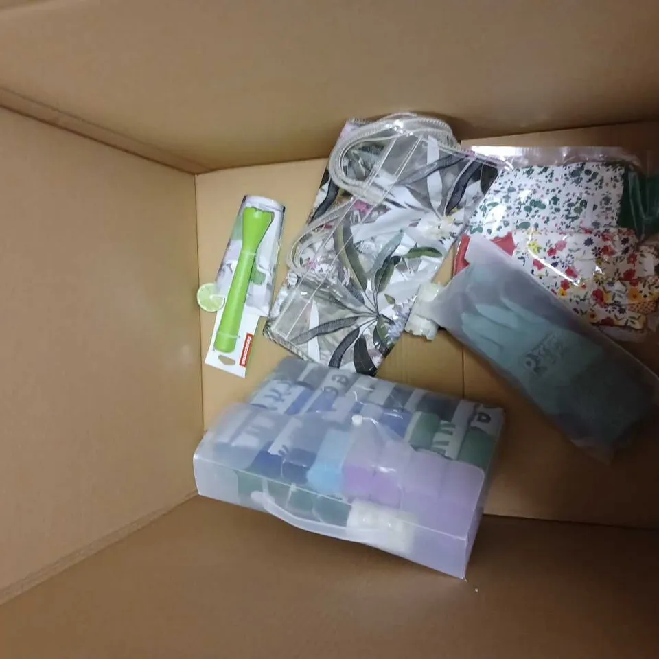 LOT OF APPROX 8 ASSORTED HOUSEHOLD ITEMS TO INCLUDE MEDELA BREAST PUMP, AQUARIUM HEATER, FLEX ARMS MULTI MOUNT ACCESSORY, ETC