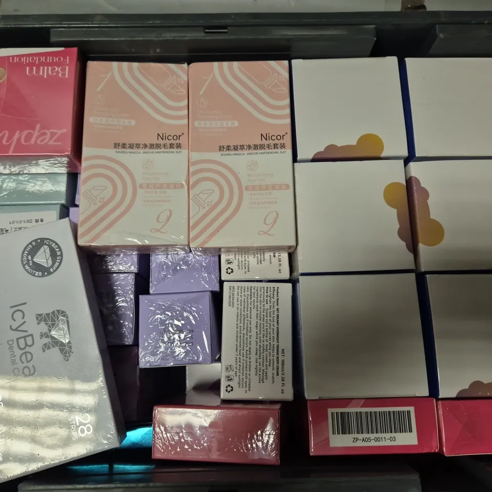 APPROXIMATELY 30 ASSORTED COSMETICS ITEMS TO INCLUDE OVERNIGHT TONING BODY CREAM (100ML), ICY BEAR DENTAL BEAR WHITENING STRIPS (28 STRIPS), FACIAL HAIR REMOVAL CREAM (40ML), ETC
