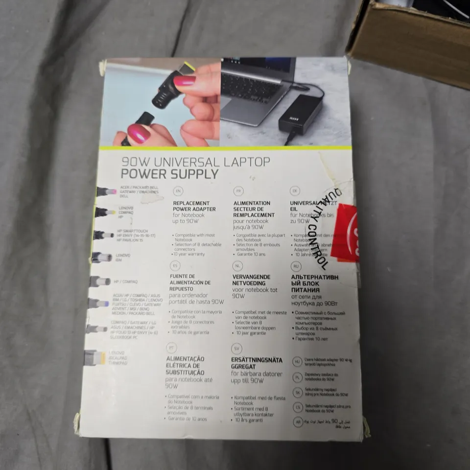 PORT CONNECT 90W UNIVERSAL LAPTOP POWER SUPPLY WITH 8 TIPS – BOXED