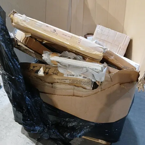 PALLET OF APPROXIMATELY 20 ASSORTED DAMAGED ITEMS TO INCLUDE MIRRORS, HISENSE HOB, DINNER SET, ETC - COLLECTION ONLY